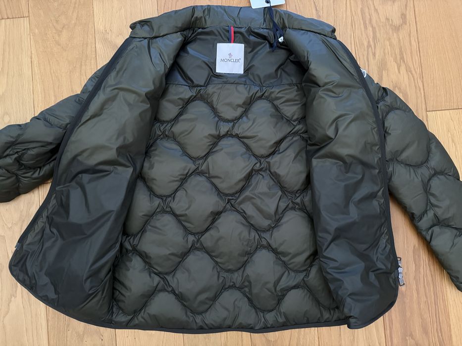 Яке Moncler Saire