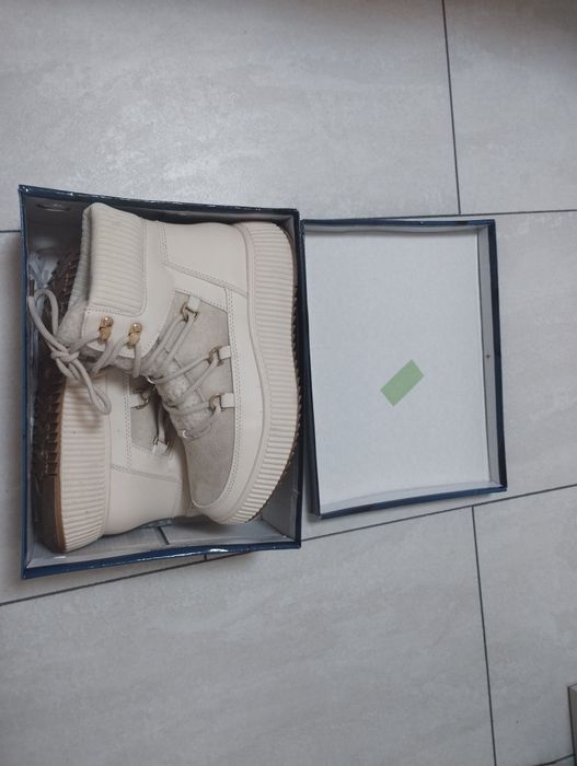 Бежави ботушки 37 номер