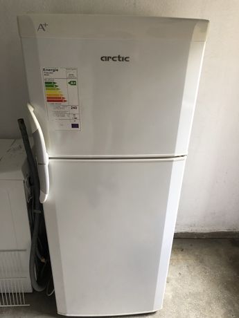 De vânzare frigider+congelator cu doua usi Arctic