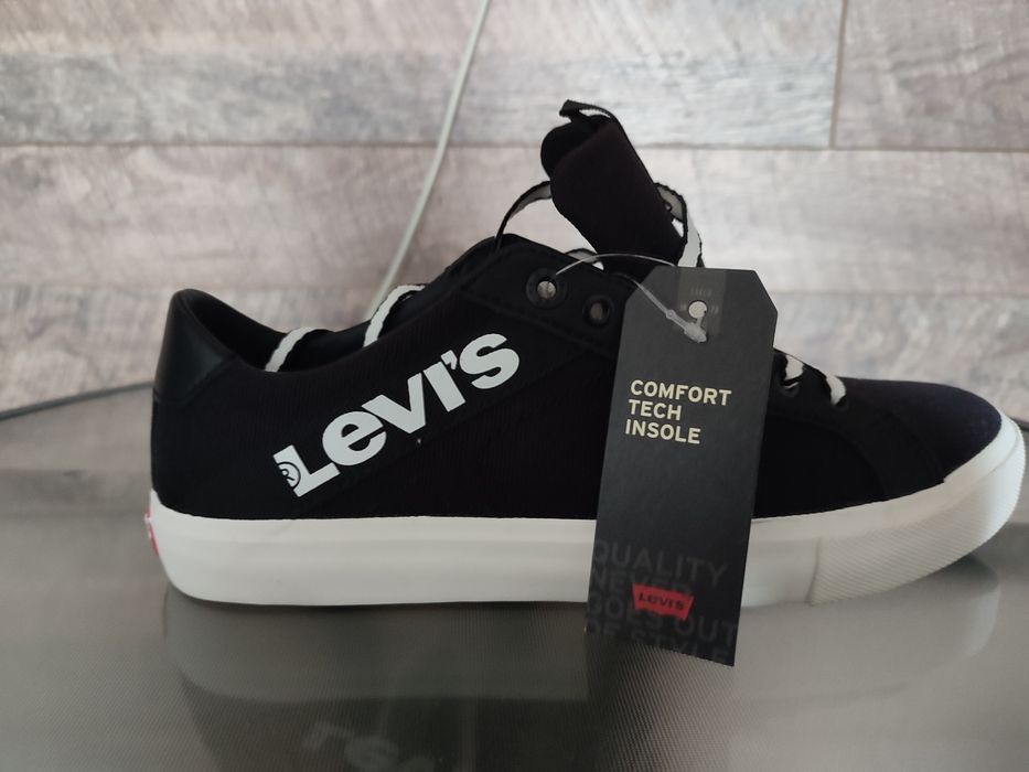Tenesi Levis produsul este nou