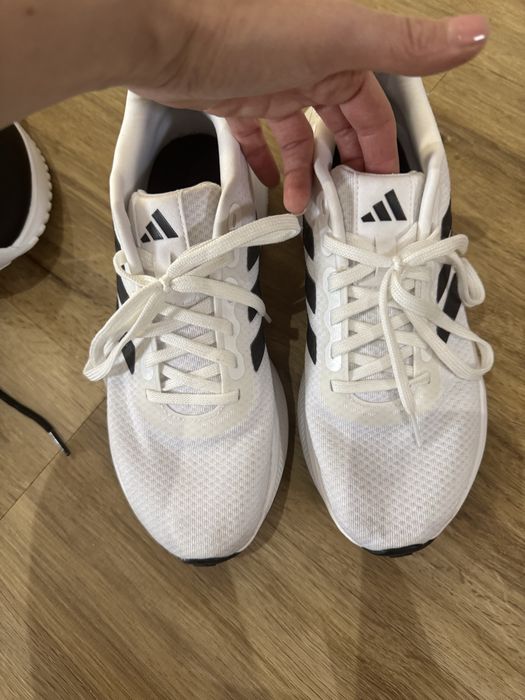 Маратонки adidas 41 1/2 размер