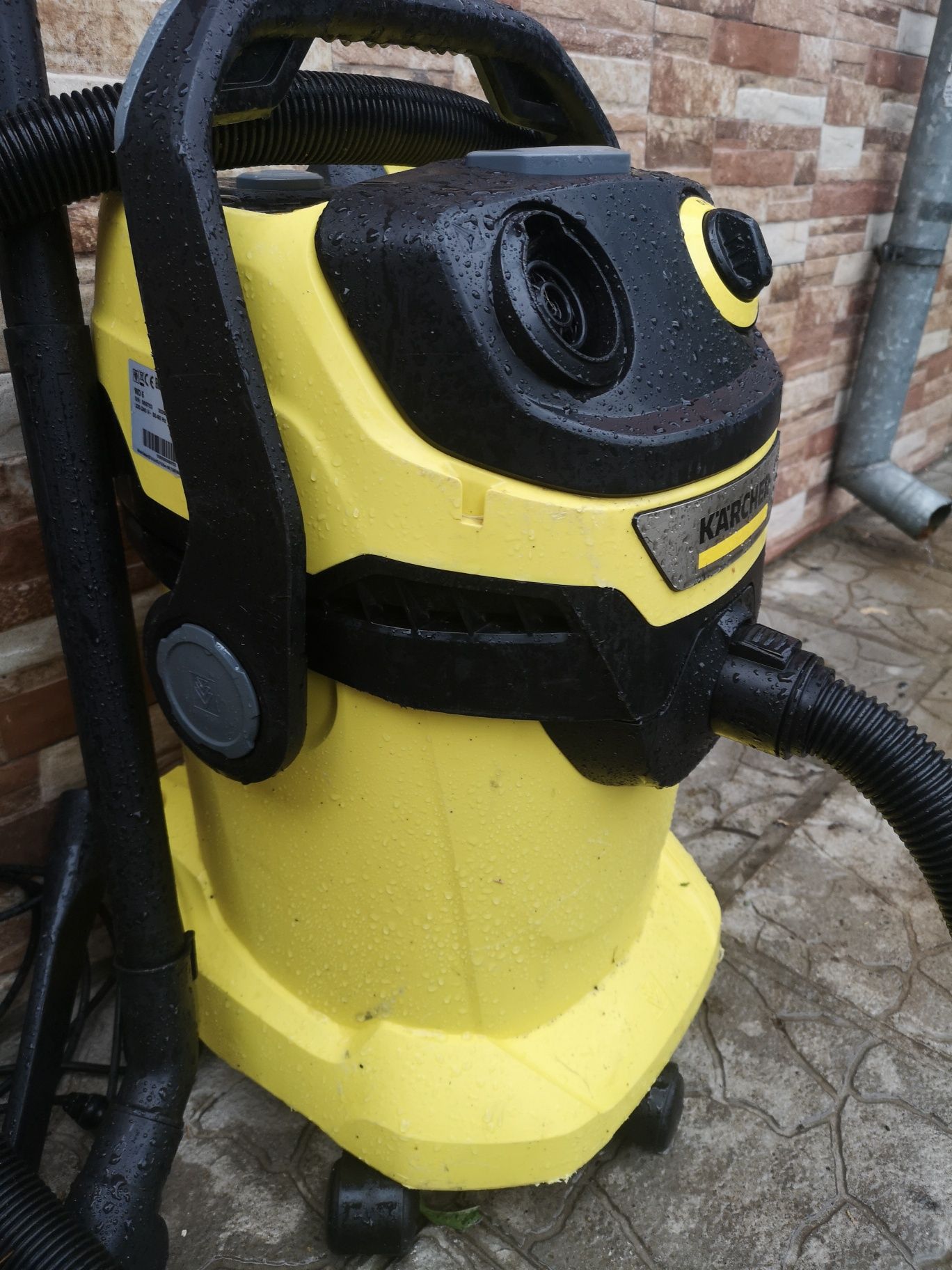Прахосмукачка Karcher VD5 за Сухо и мокро почистване