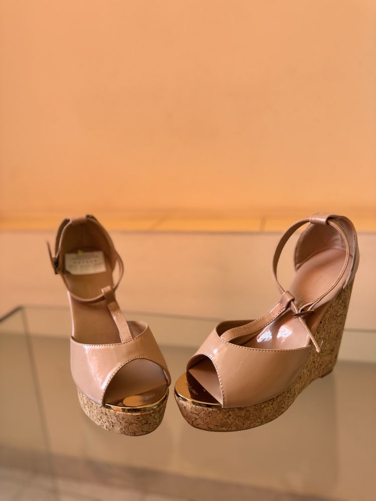 Чисто нови сандали на платформа Jimmy Choo