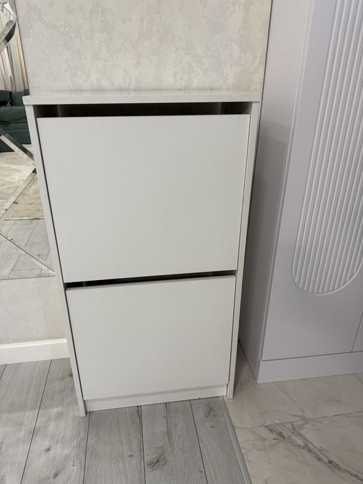 Продаю белую обувницу для 8-9 обуви