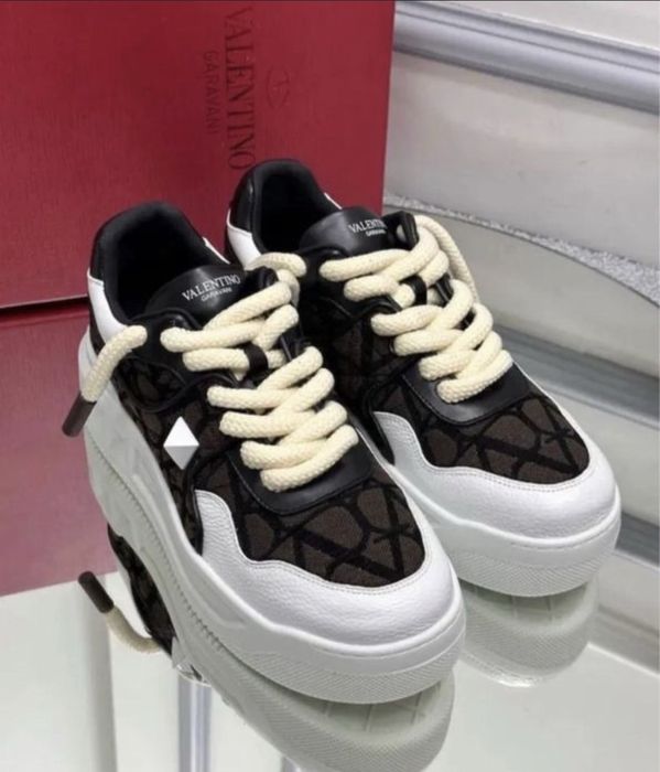 Valentino One Stud