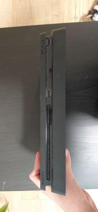 PlayStation 4 ,много запазен