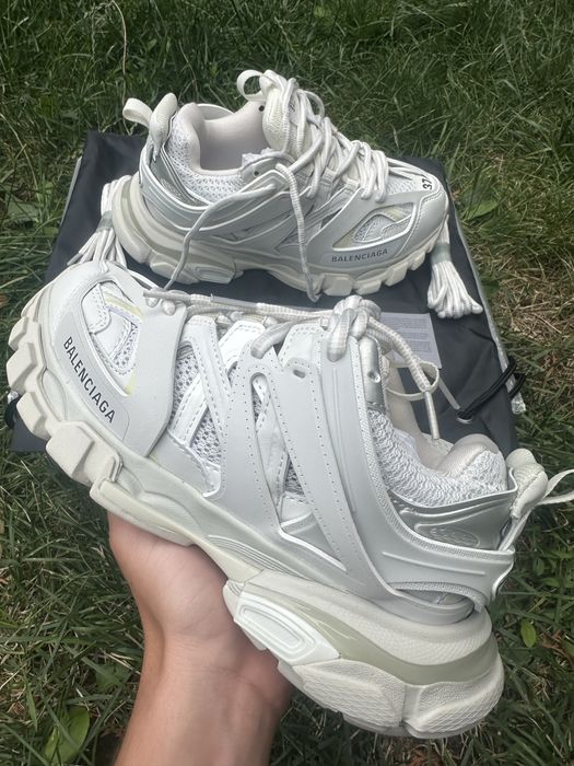 Balenciaga Track si Jordan 4
