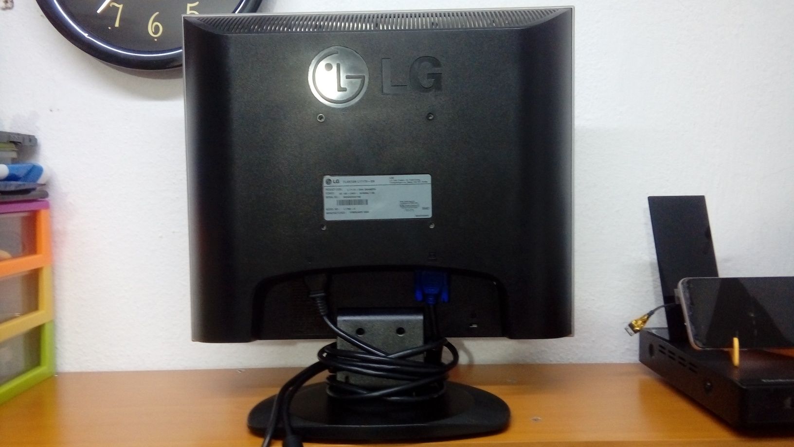 Мнитор LG 17" в рабочем состоянии