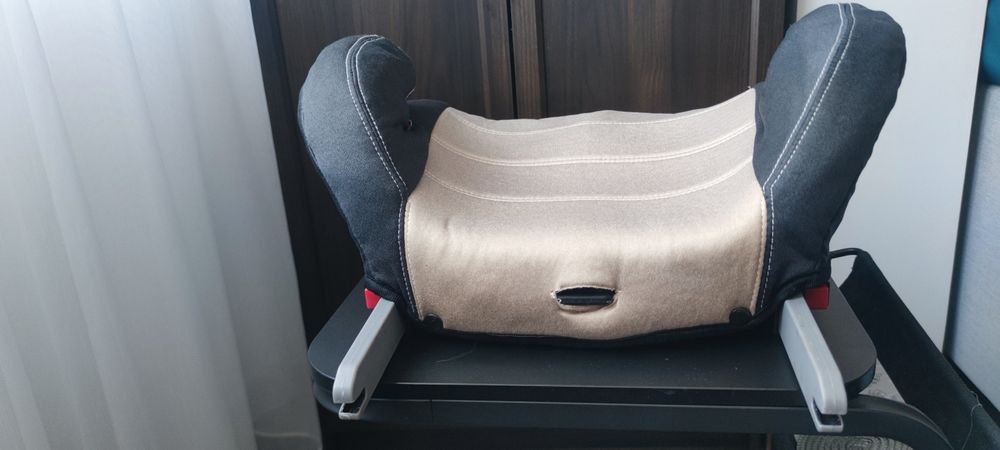 Продавам столче за кола, бустер седалка за дете