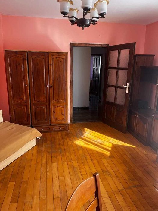 Дава се под наем Тристаен апартамент в Варна, Базар Левски - 80 кв.м за 510 € - Снимка #3