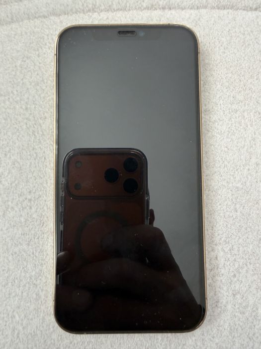 Iphone 12 pro в перфектно състояния..