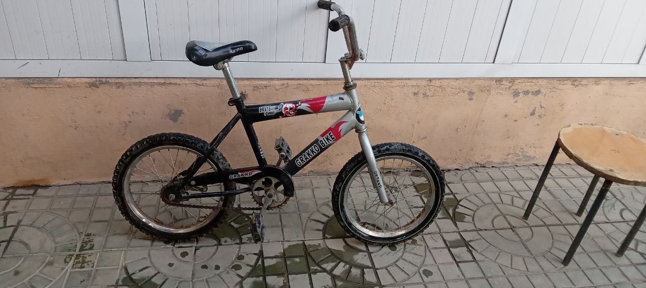 16 bolalar velosipedi sotiladi