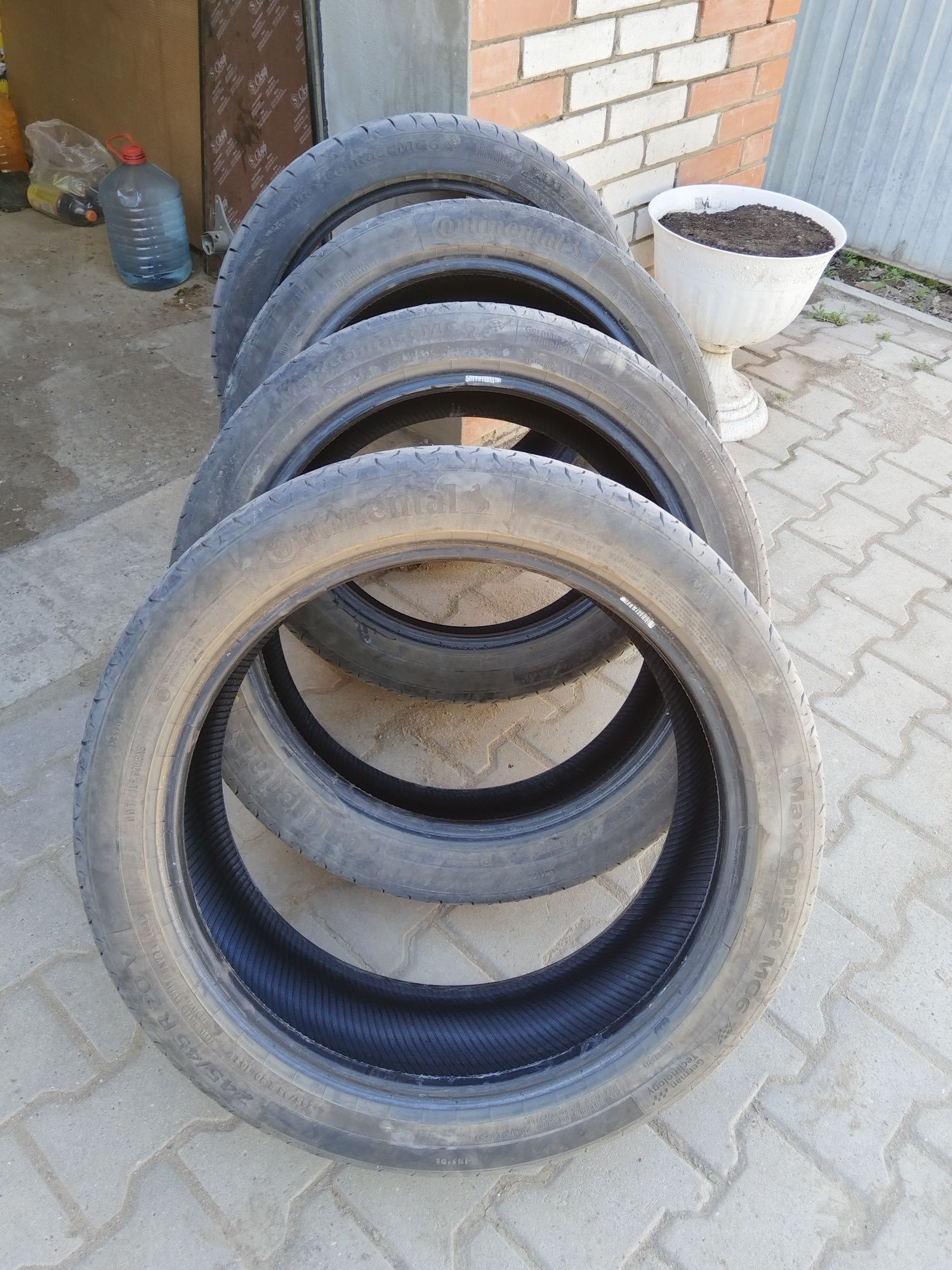 Продам шины летние континенталь 245/45 R20