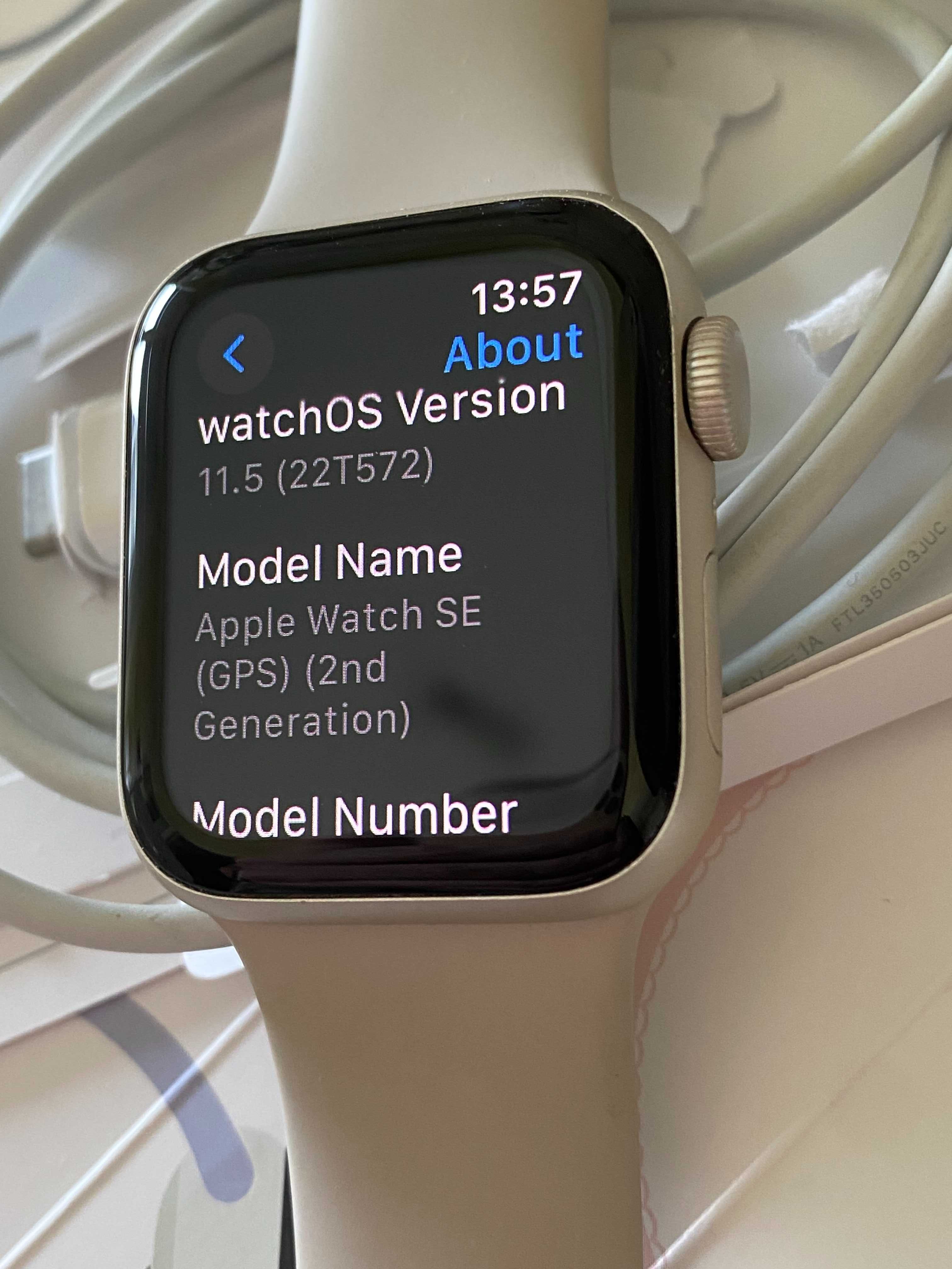 Apple Watch SE 40mm Gen 2 Starlight GPS