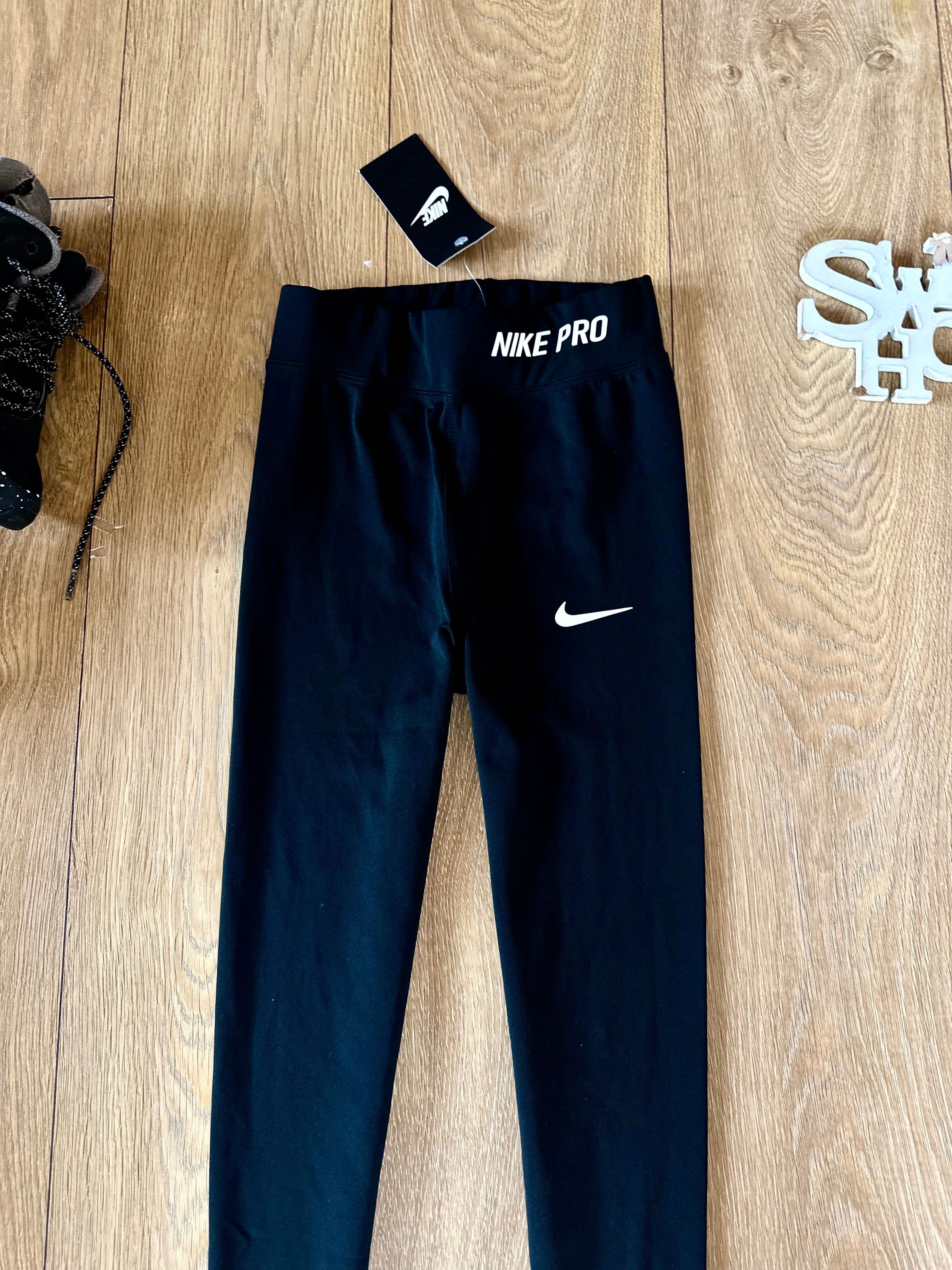 Суперстегнат клин с висока талия Nike
