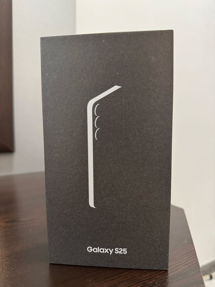 Samsung Galaxy S25 Navy 12GB/128 GB*Нов Неразопакован*