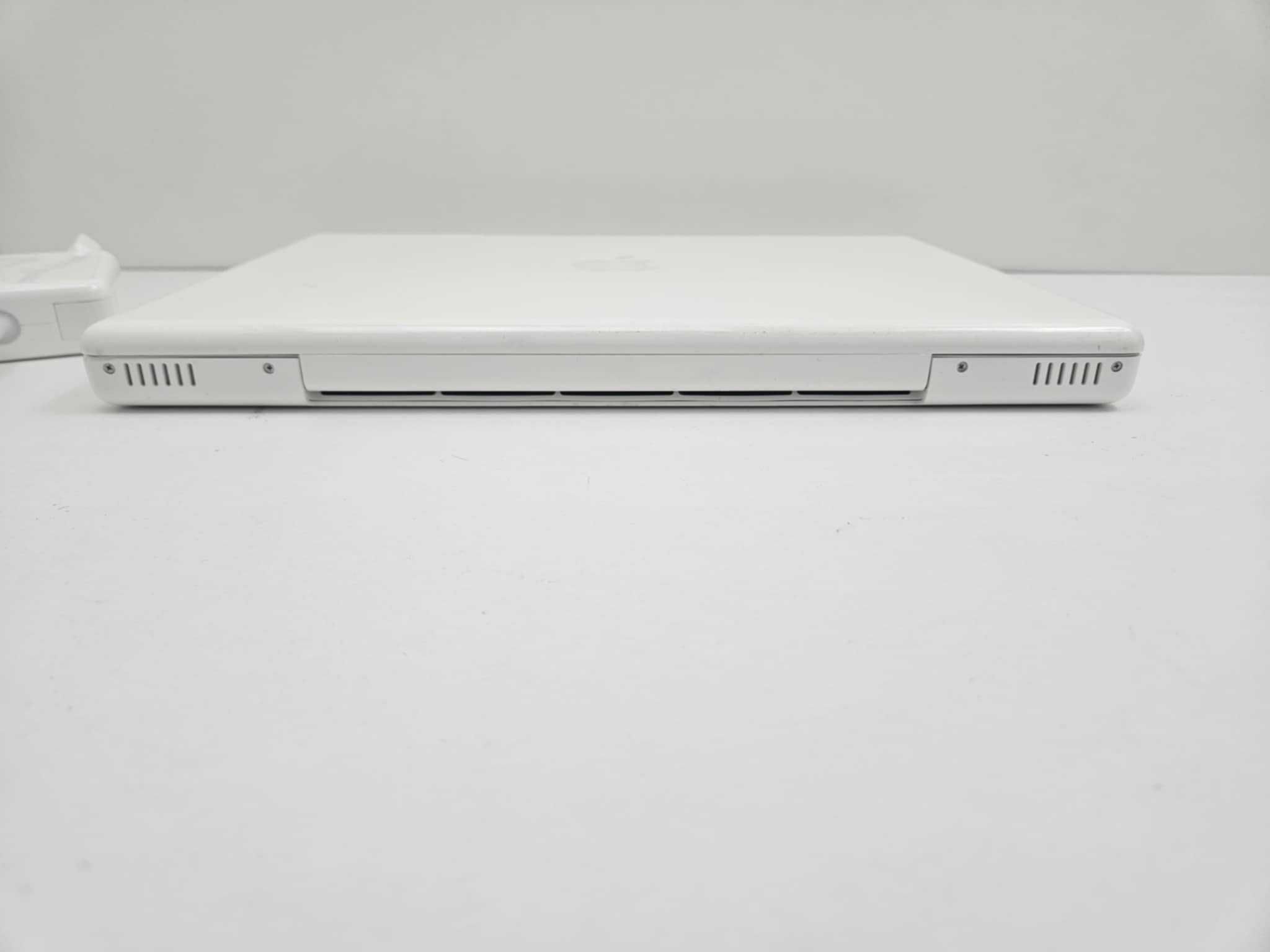 Лаптоп Macbook A1181/ 2.4GHz Intel Core 2 Duo / 2GB RAM / 160GB