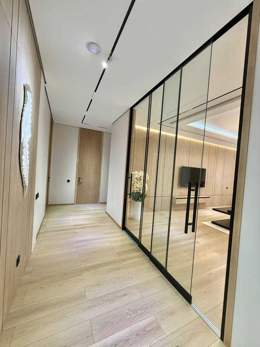 №0933 - Новая с мебелью и техникой. ориентир Телебашня!!!