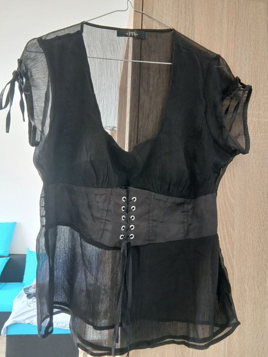 Vând ensemble-uri pentru damă