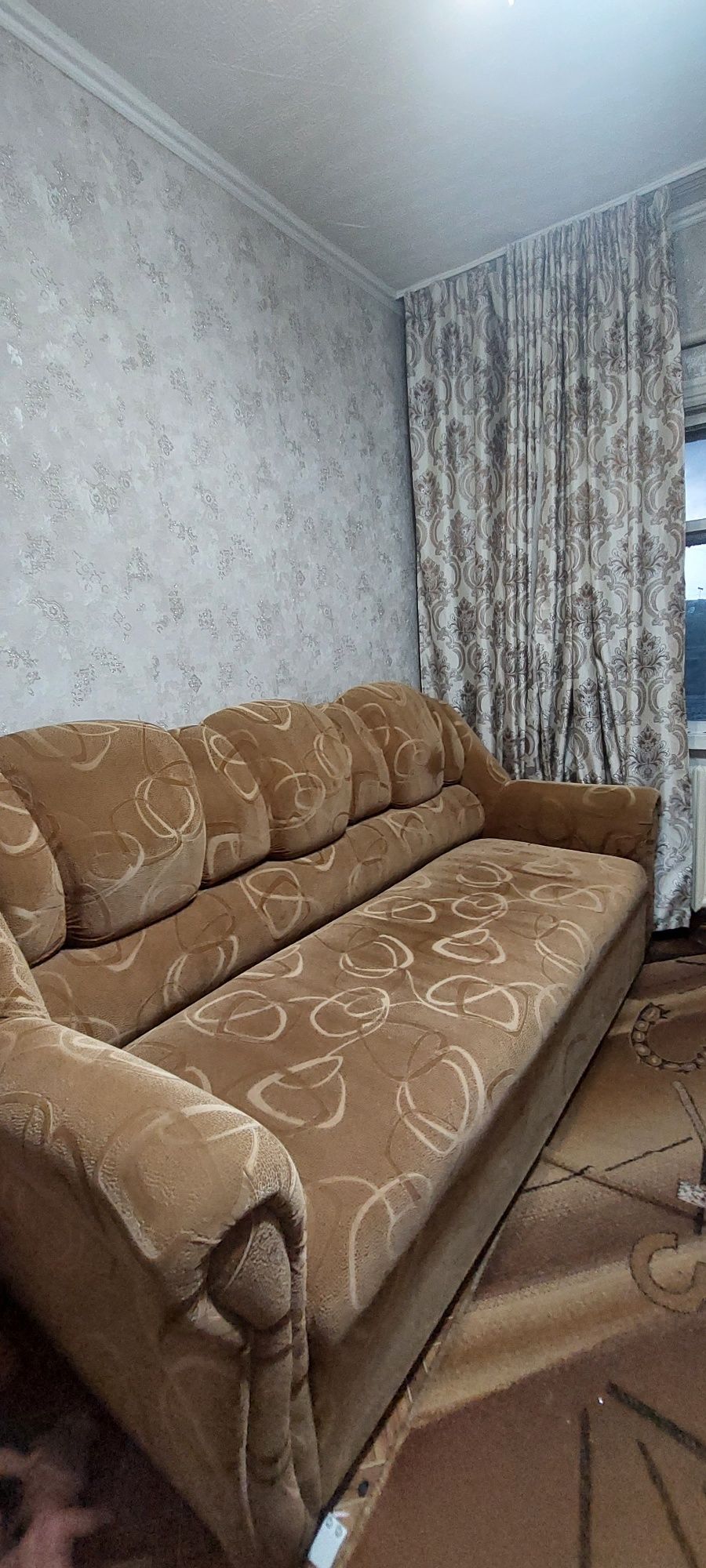 Продам диван и два кресла