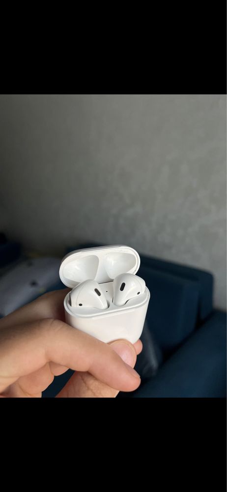 продаю оригинальные наушники AirPods 2