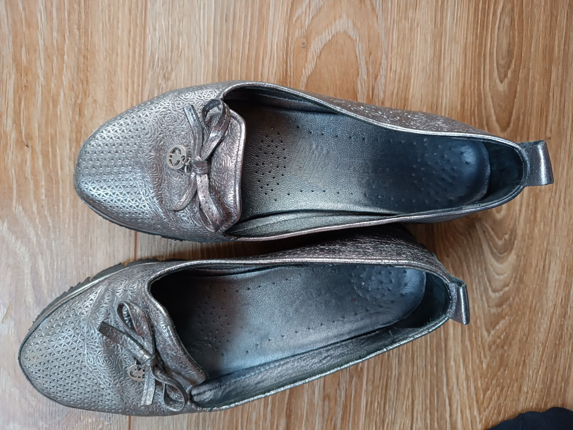 Vând pantofi loafers piele, 38 foarte comozi