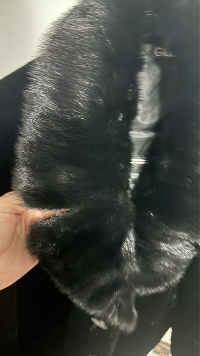 Шуба с воротником норковые. Без капюшона. Купили в подарок. Размер не