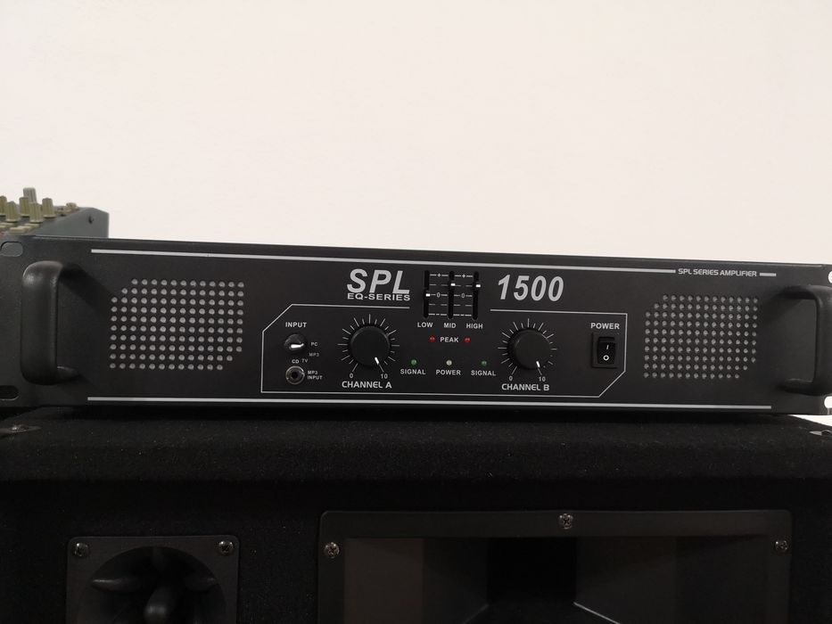 Vând instrumente muzicale