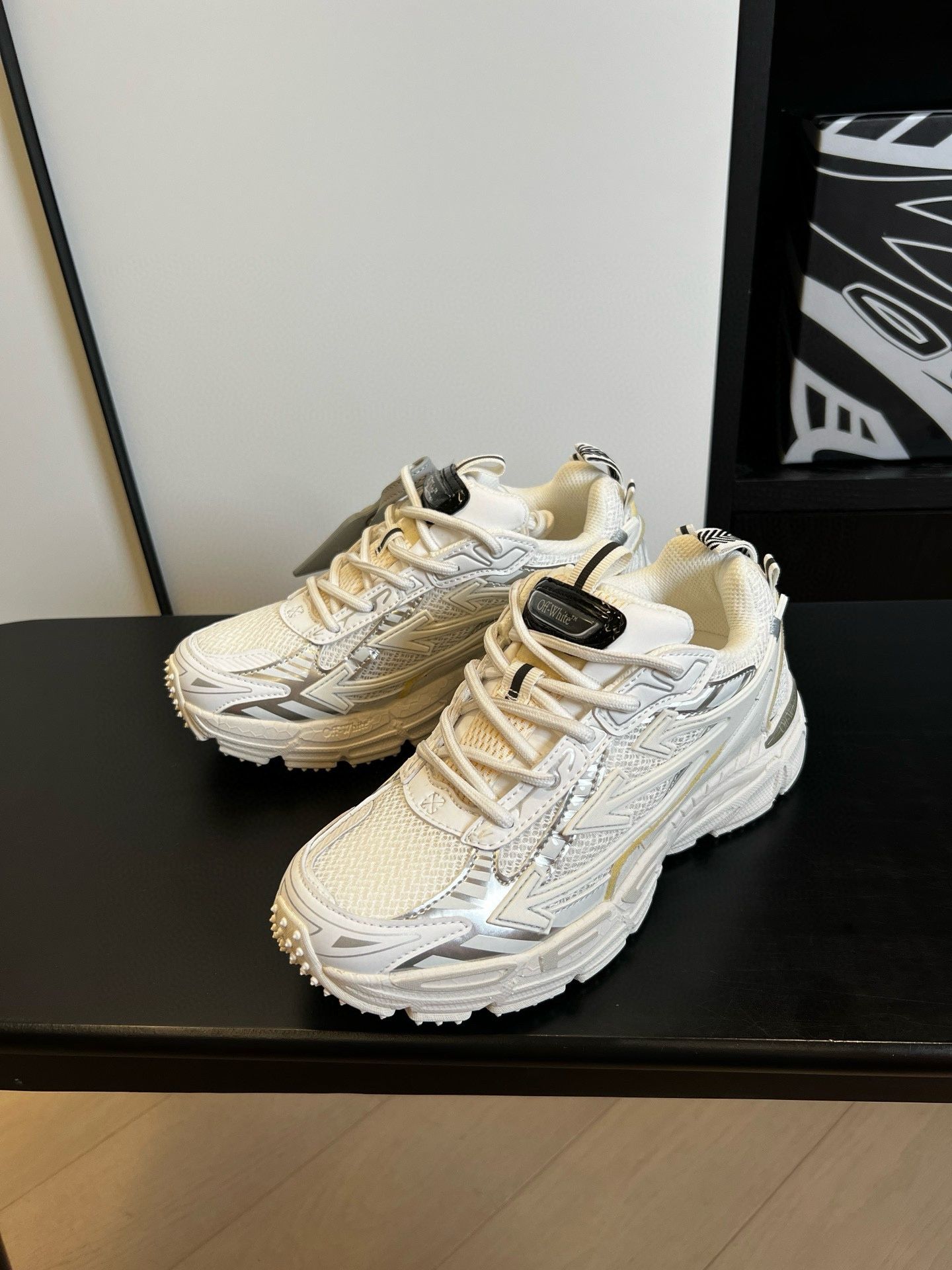 Off White Be Right Back