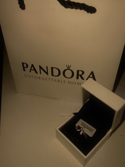 Продам 2 оригинальных кольца Pandora.