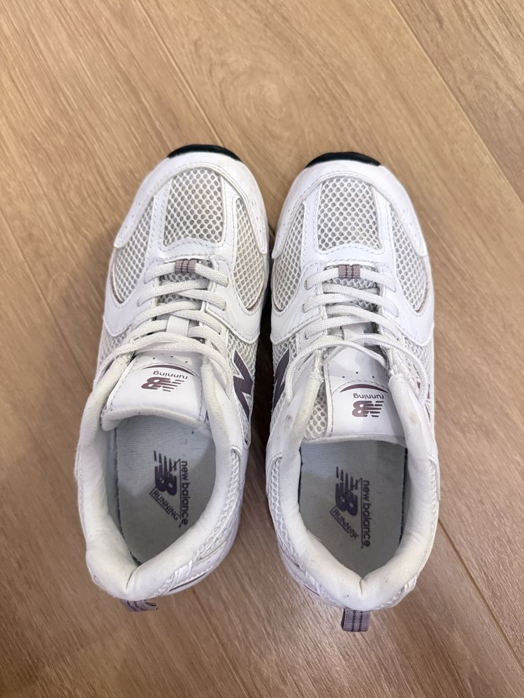 Маратонки new balance