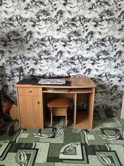 Продам стол школьный, в хорошем состоянии