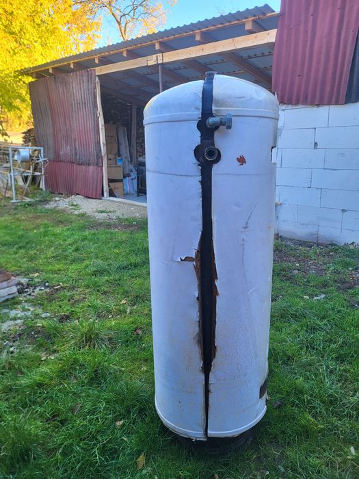 Vând boiler apa caldă 200 L