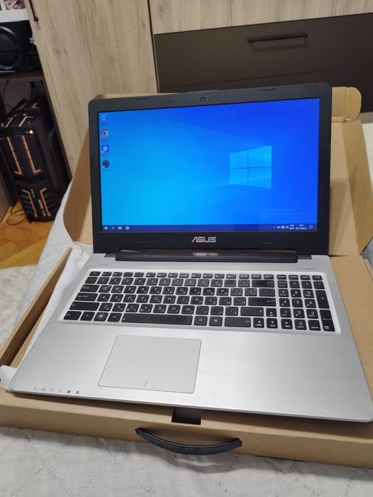 Лаптоп Asus за части.