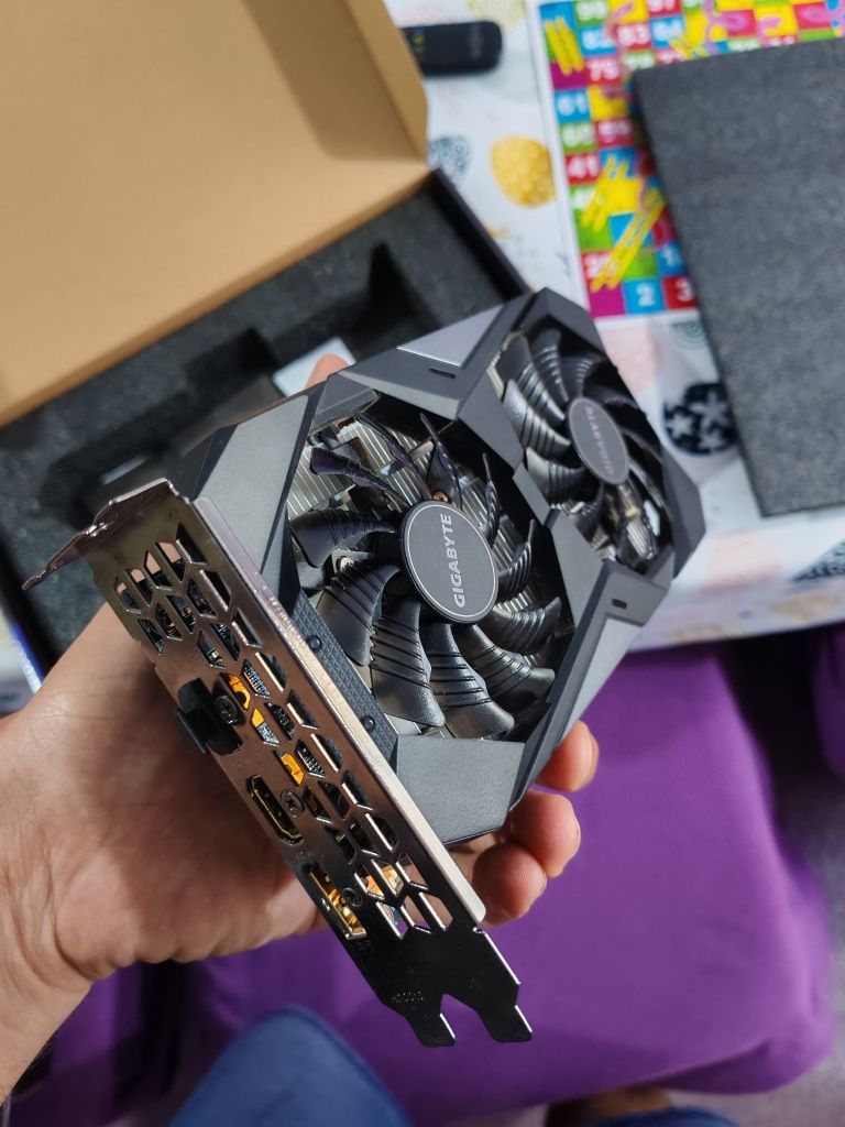 Дъно с процесор Ryzen 5 5500, RAM 16GB  и видеокарта GeForce 1650 4GB