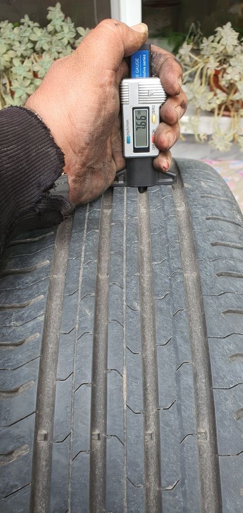 Гуми 4бр 215/60/17 - 1бр  - 115лв