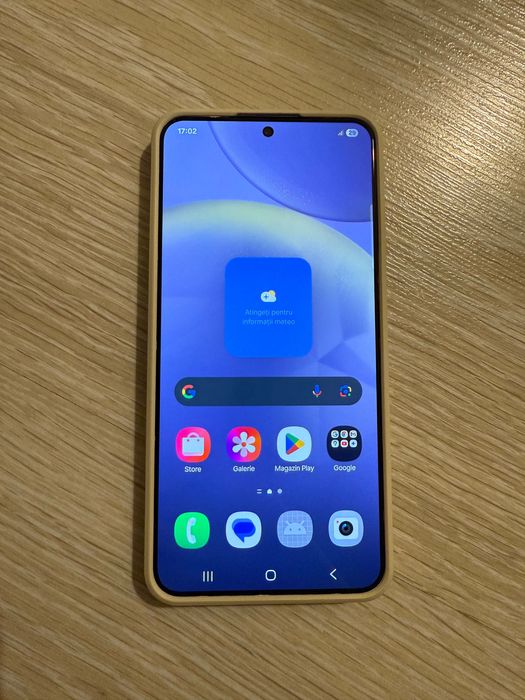 Samsung Galaxy S24 violet