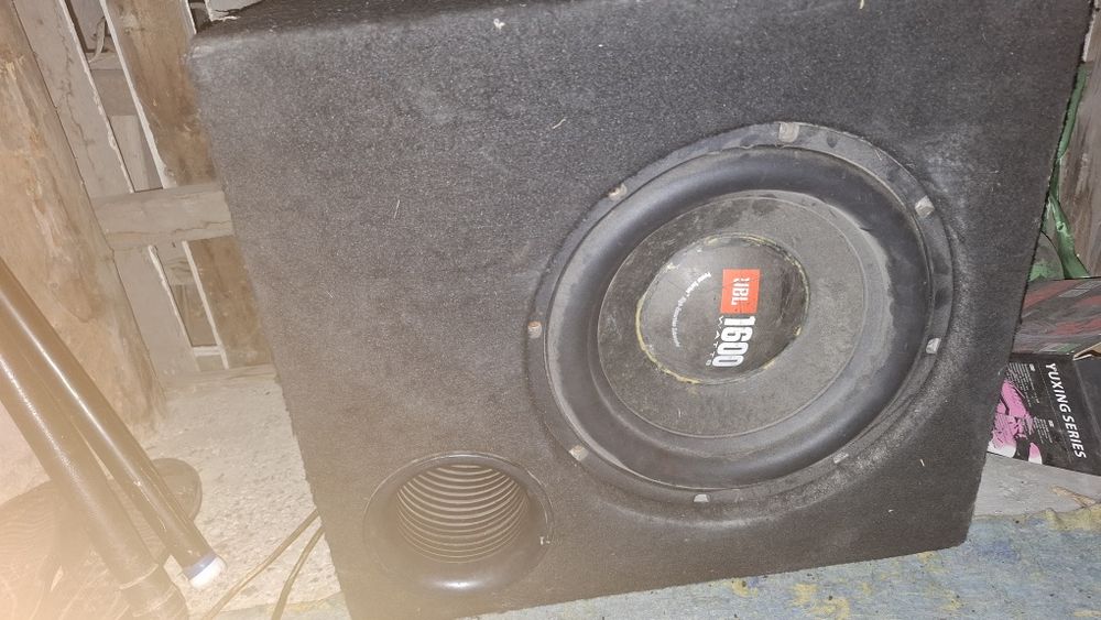 Продаю саббуфер jbl 1600watt
