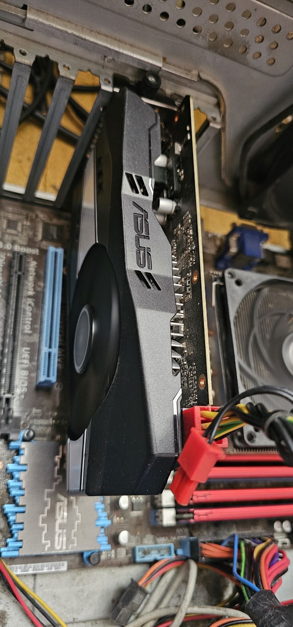 Placa video ASUS  GTX 1060 Phoenix 3GB GDDR5 192-bit 300 RON