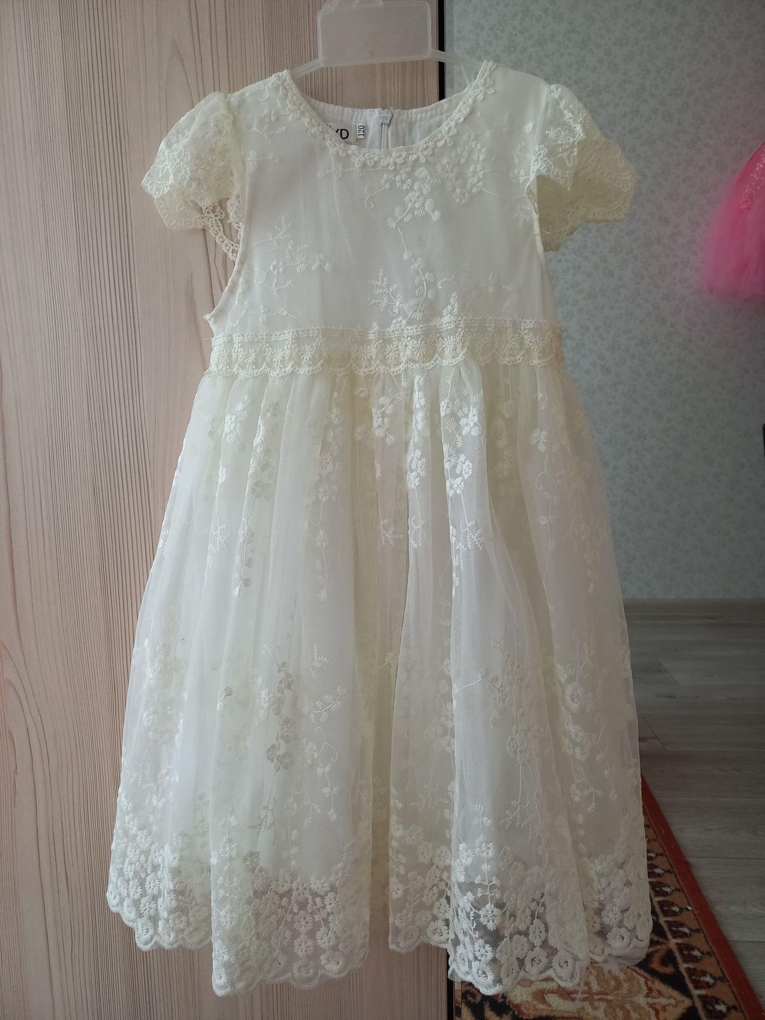 Белое платье для девочки от 3 лет до 5 дет