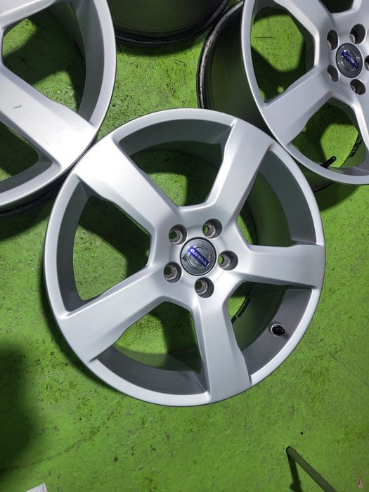 18 5x108 Volvo лети джанти 5х108 волво