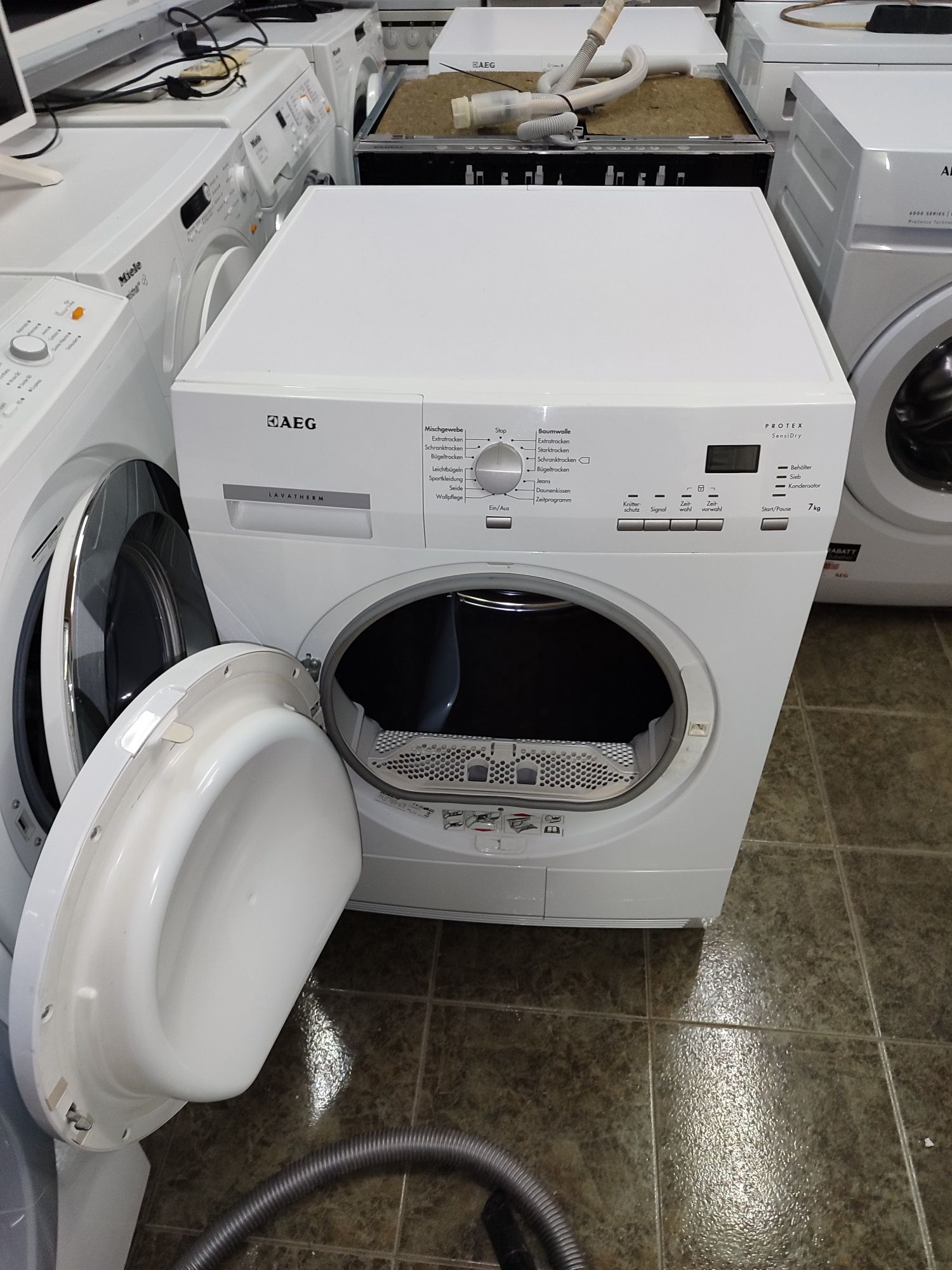 Сушилня AEG T65377AH3 - 7кг. Термопомпа Клас А+