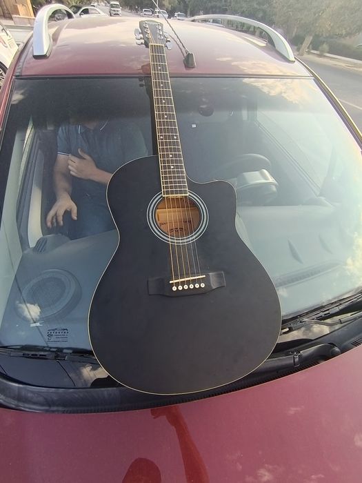 Gitara sotiladi xali yangi aybi yuq giloflariyam bor