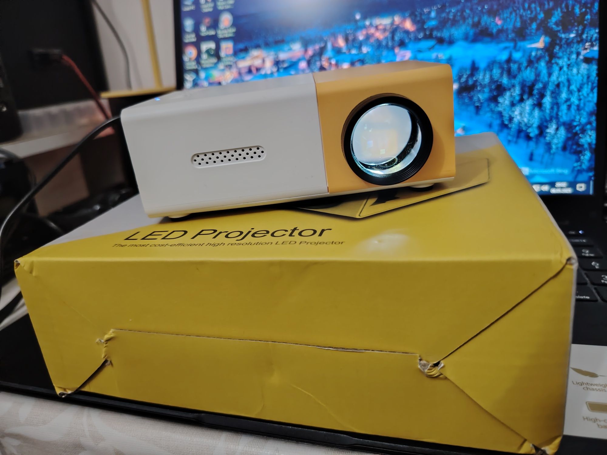 Video proiector portabil LED