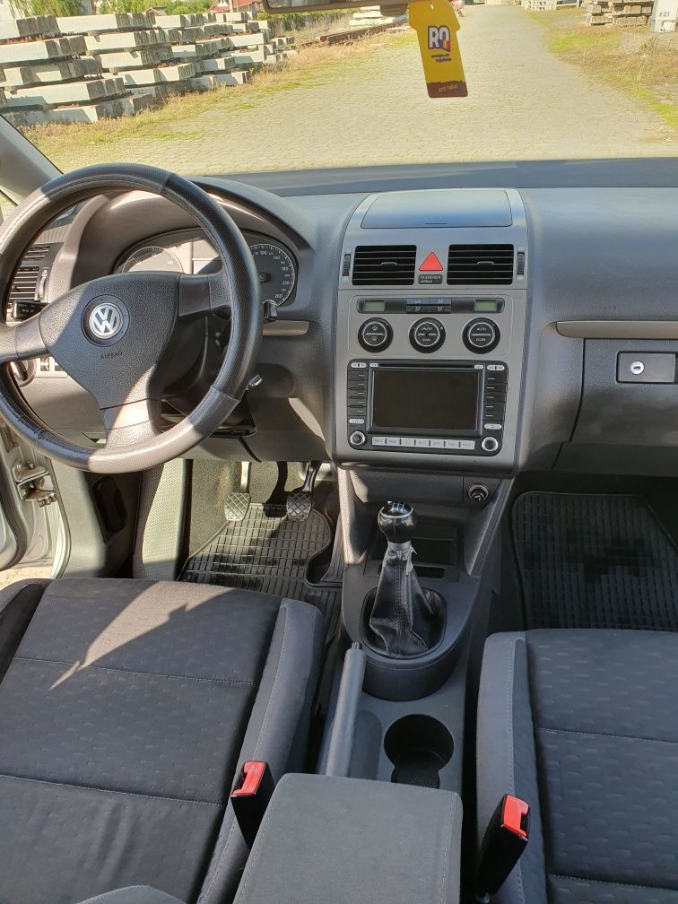 Propietar Vând Volkswagen touran 1.9 tdi an 2008 acte valabile