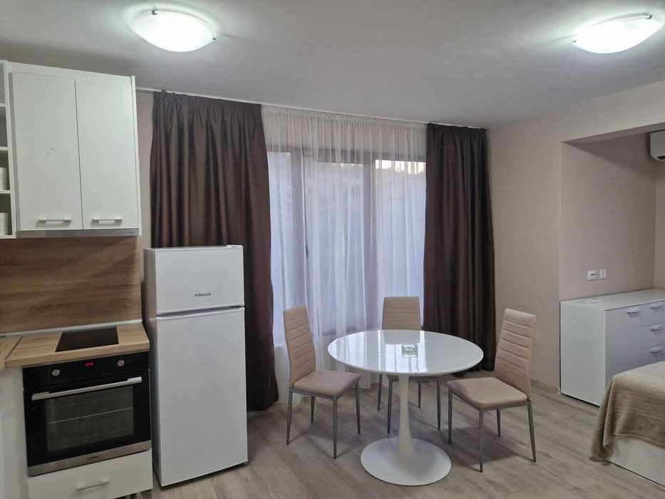 Дава се под наем Едностаен апартамент в Бургас, Меден рудник - зона Д - 35 кв.м за 255 € - Снимка #2