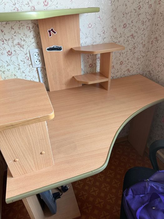 Срочно продам письменный стол