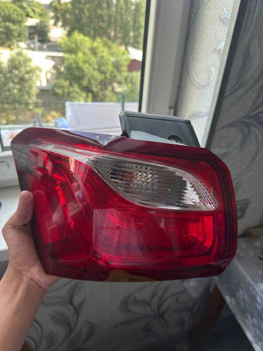 Продам заднюю фару (левая сторона) от Equinox 2020 года