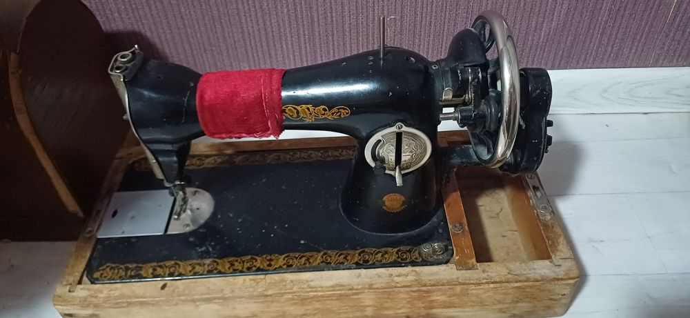 Продам швейную машину.