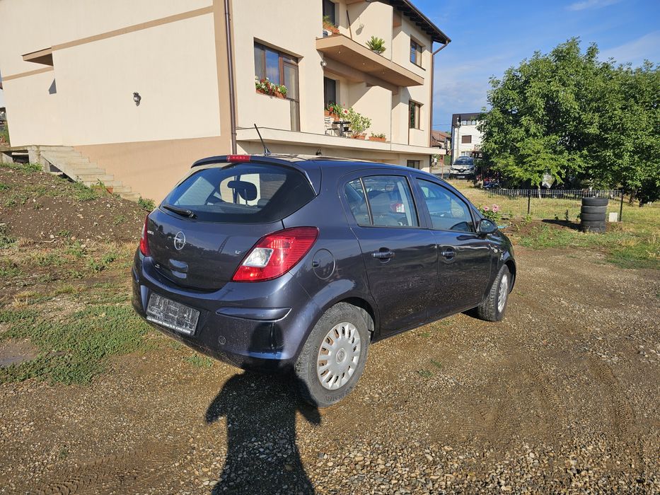 Opel corsa 1,2 benzina 2009 !